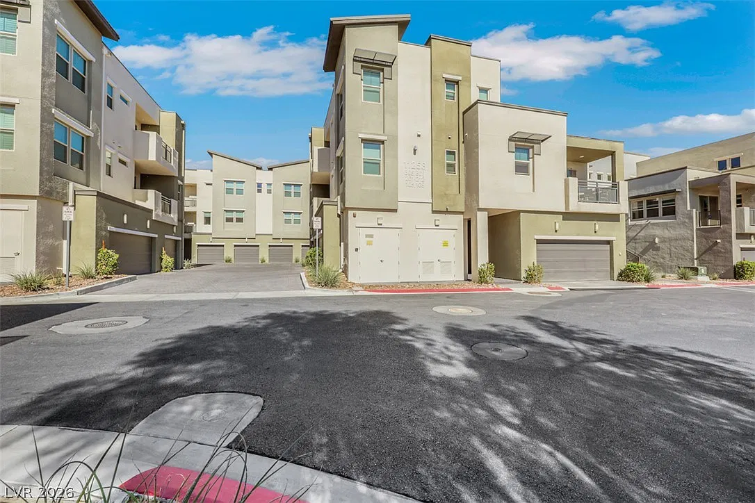 2 bed, 2.5 bath, 1342 sqft, $2,450 — Photo 1