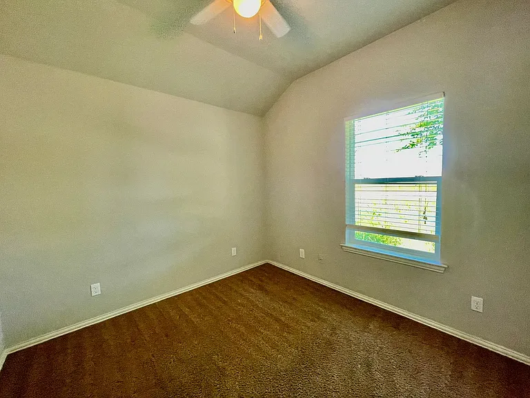 3115 N Hickory St — Photo 15