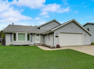 2744 Stonebridge Dr, Racine, WI 53404