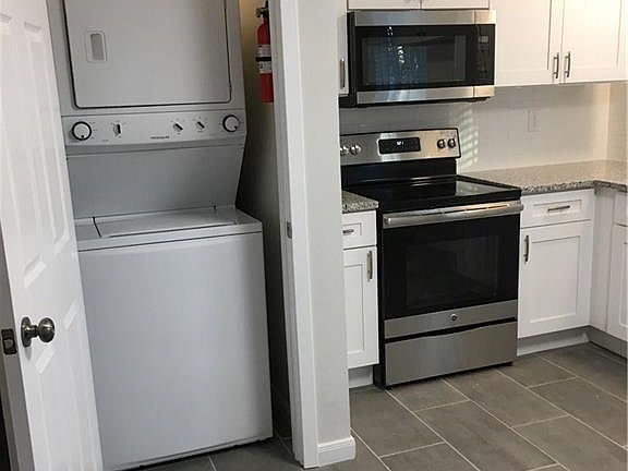4th image of 718 Hardy Dr