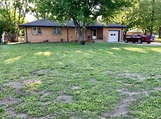 1521 Woodlawn St, Hutchinson, KS 67501