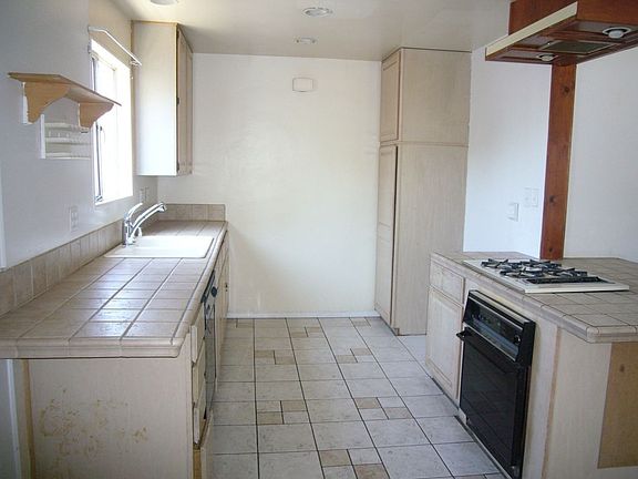 3rd image of 11323 Gradwell St