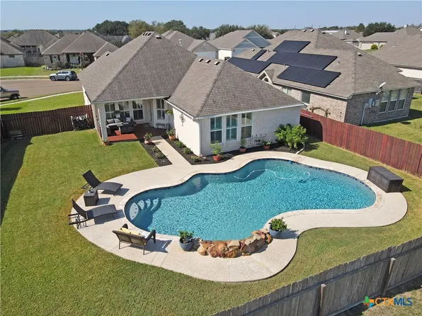 307 Wood Bridge St, Victoria, TX 77904