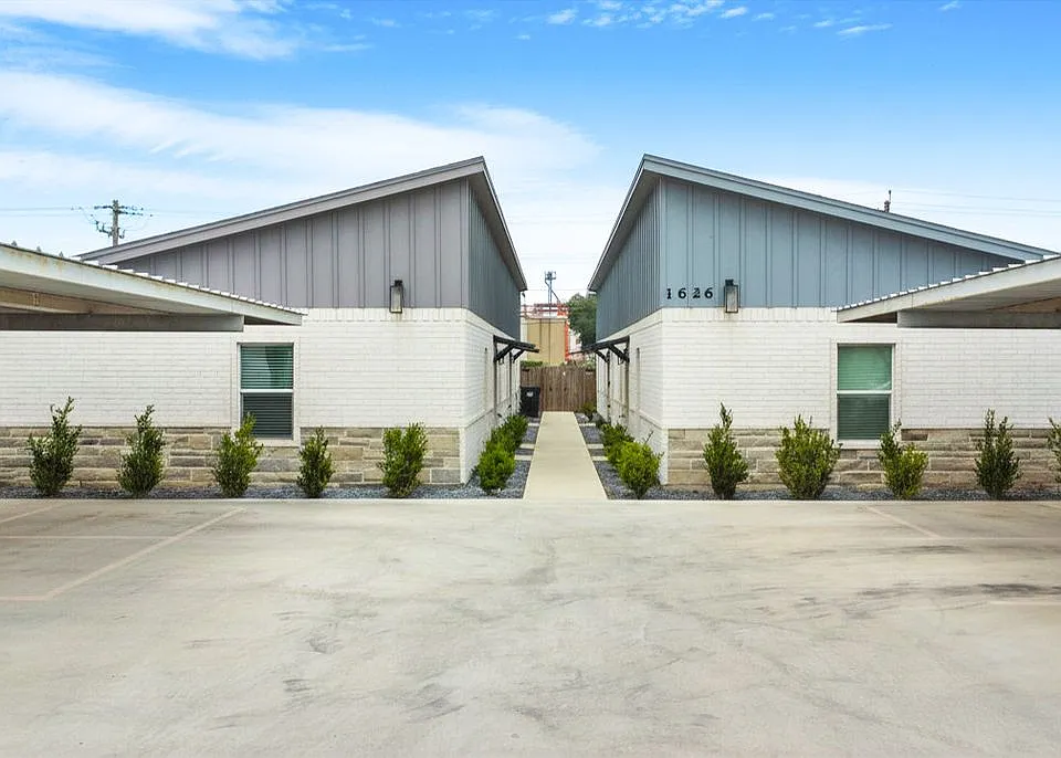 1626 Playa Dr #2