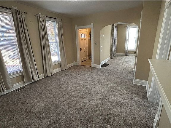 5th image of 904 E Washington Ave