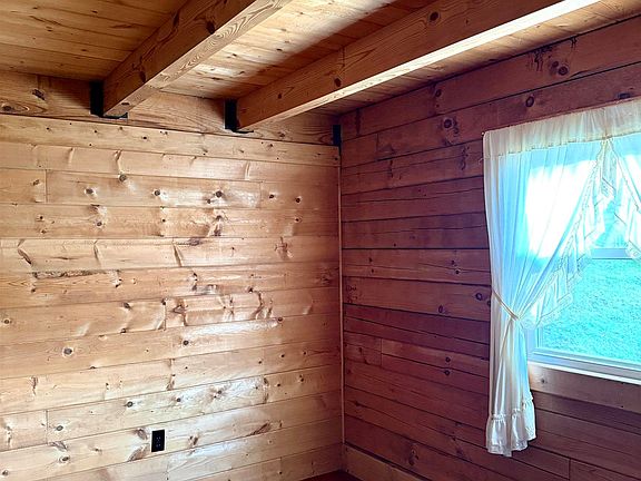 3rd image of 82 Crystal Lake Rd