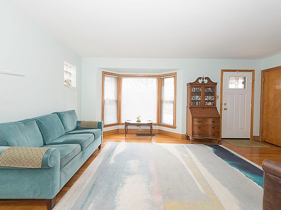 2nd image of 3622 N Pontiac Ave
