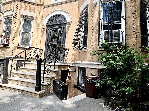 2nd image of 323 Bainbridge St