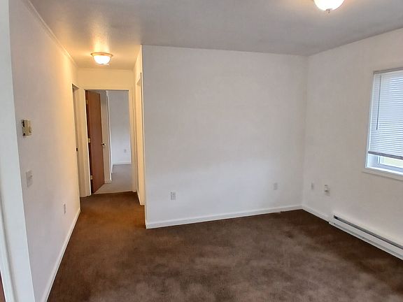 3rd image of 3050 Elroy Dr #4