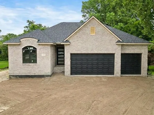 933 N Wixom Rd, Wixom, MI 48393