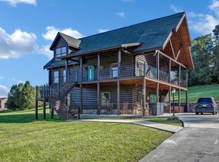 3319 Clear Valley Dr, Sevierville, TN 37862