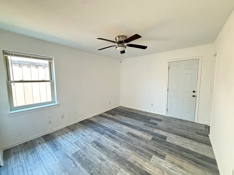 4718 Bethany Dr — Photo 6