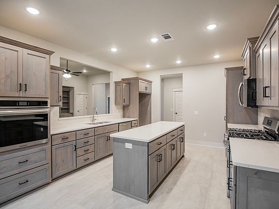 2nd image of 304 Doral Dr
