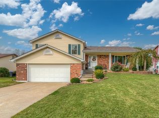 885 Whispering Windsong Dr, O'Fallon, MO