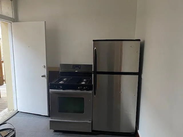 Kitchen - 4922 N Kedzie Ave #2W
