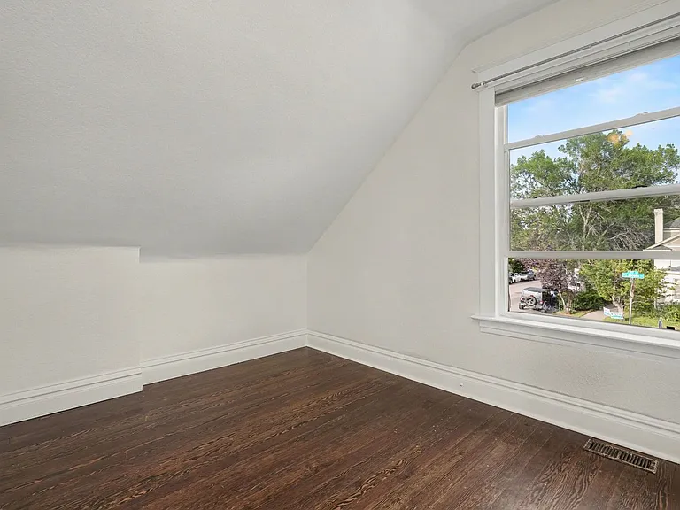 1301 S Lincoln St — Photo 18