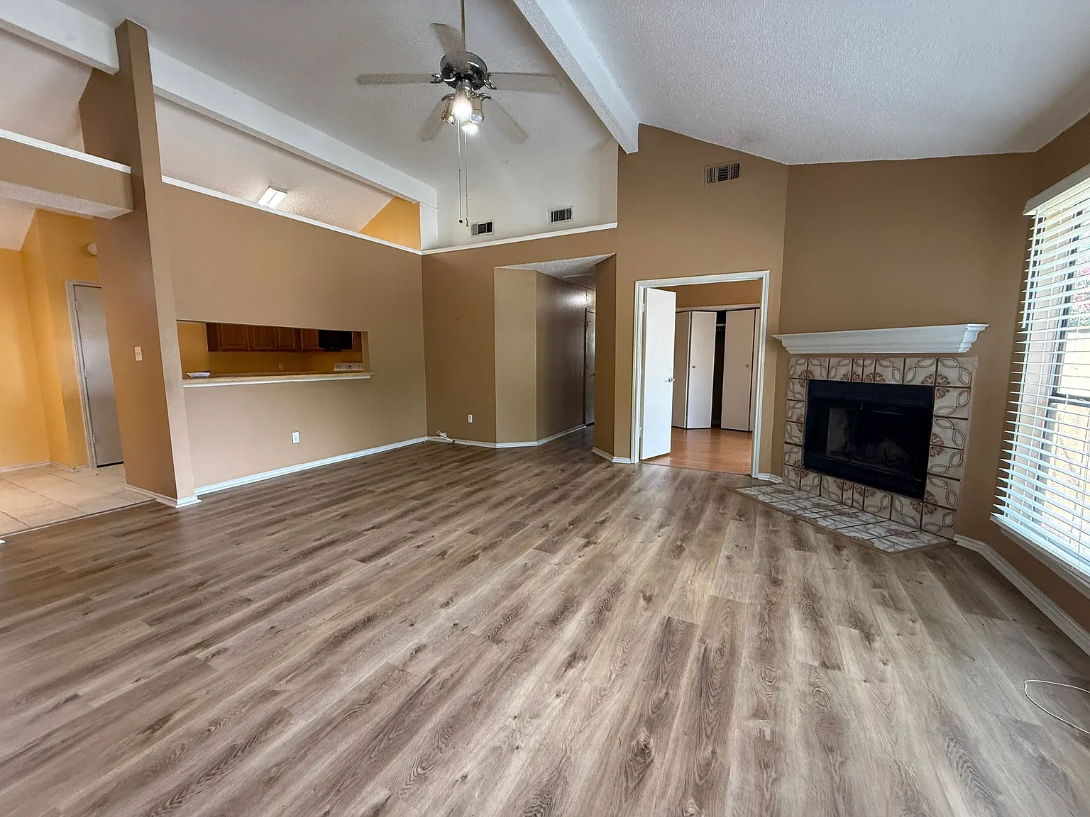 3 bed, 1347 sqft, $1,860 — Photo 3