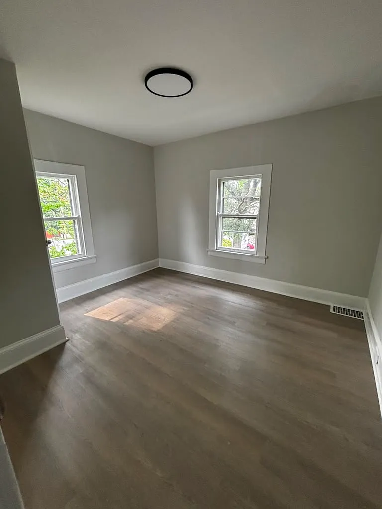3 bed, 1000 sqft, $2,350 — Photo 4