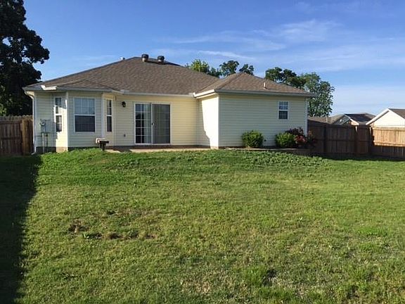 3rd image of 901 Tyra Ln