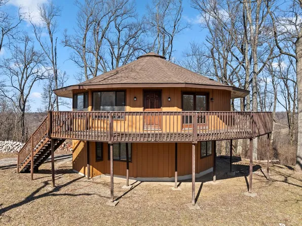 1023 Dement Road, Triadelphia, WV 26059