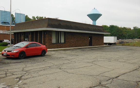 2nd image of 465 N Main St