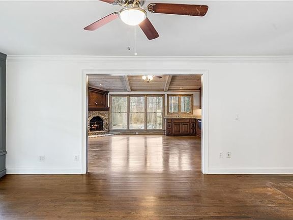 5th image of 2468 Ridgeway Dr