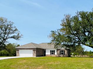 71 Meadow Path Cir, Picayune, MS 39466
