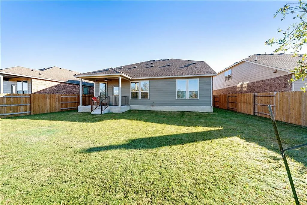 4 bed, 2766 sqft, $2,395 — Photo 2