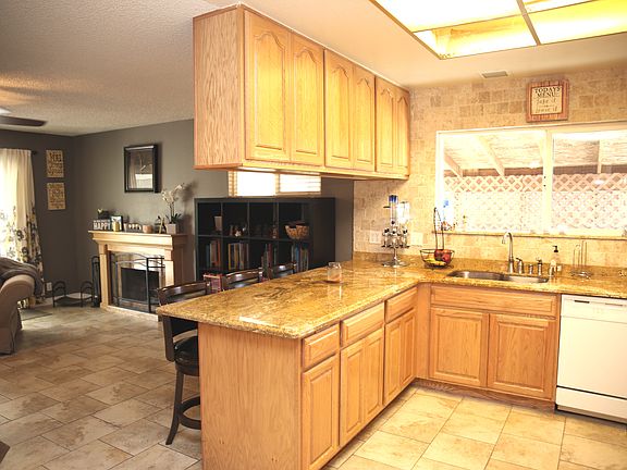4th image of 216 Livingston Ave