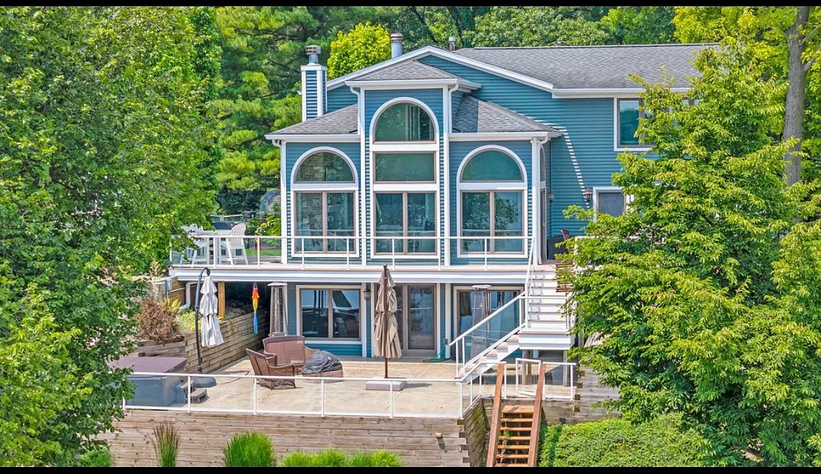 325 Highland Dr — Photo 1