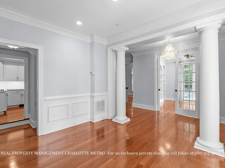 529 Queens Rd — Photo 12