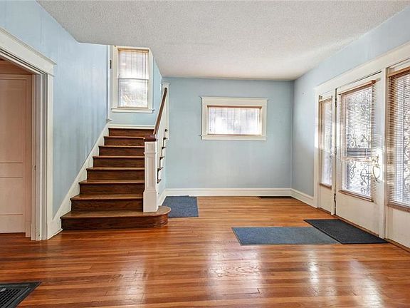 5th image of 943 W 33rd St