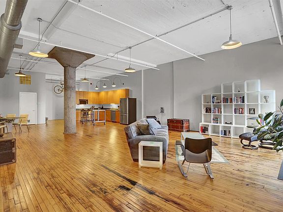 5th image of 1010 Saint Charles St APT 905