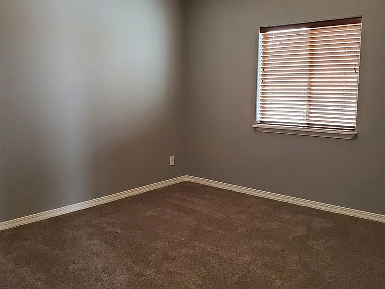 4615 W Princetown Ln — Photo 9