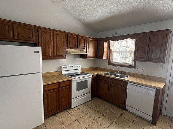 5th image of 103 Pine Crest Dr