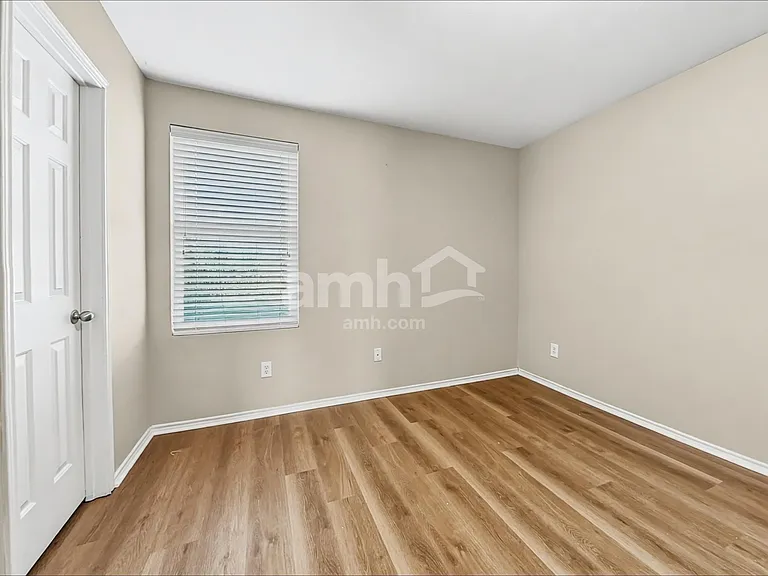 429 Grant Ln — Photo 17