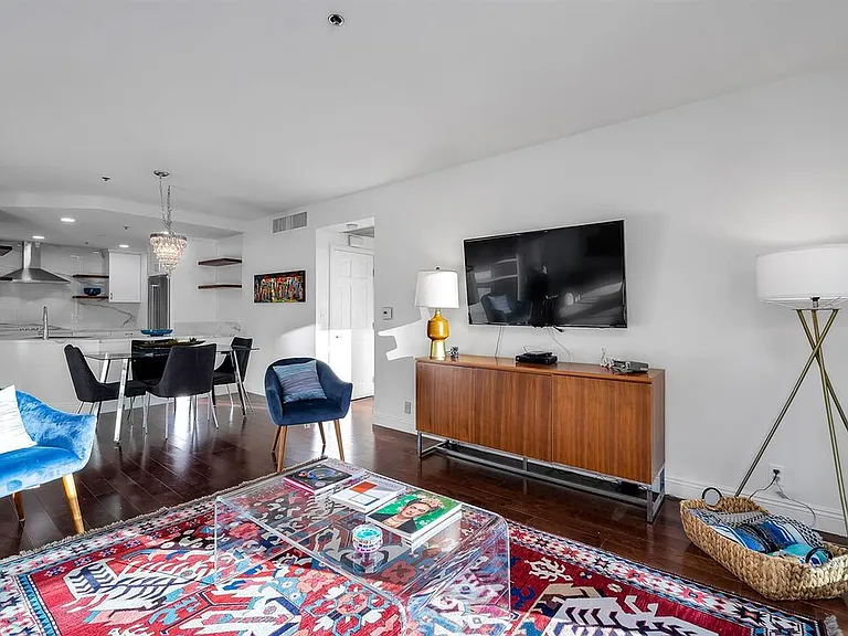 10724 Wilshire Blvd #809 — Photo 7