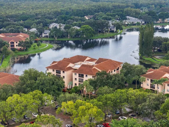 4400 NW 30th Street #327, Coconut Creek, FL 33066