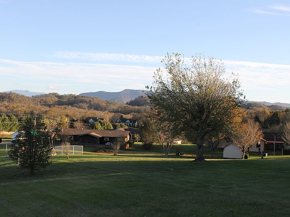 3rd image of 1407 Cornflower Ct