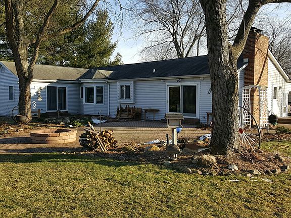 Giant Brick Patio w/Firepit