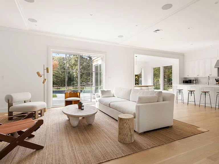 9 Rose Ave — Photo 4