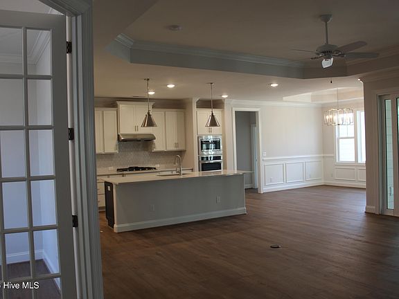 4th image of 627 Ashbury Drive SE