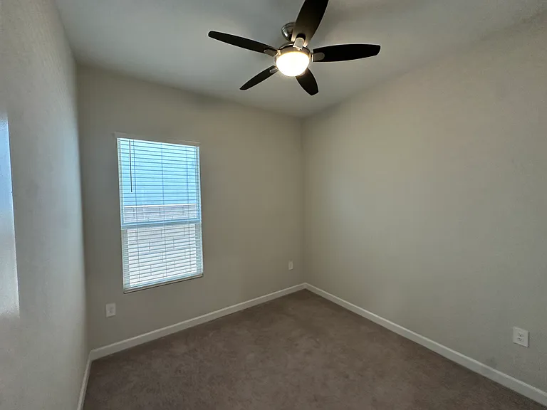 10319 W Harmony Ln — Photo 31