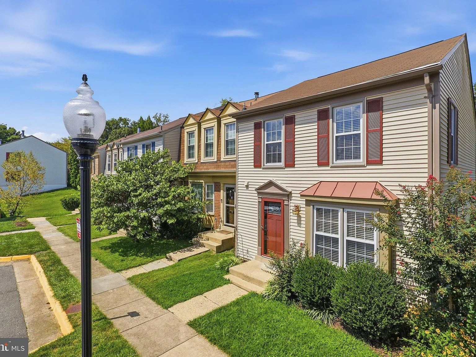 3 bed, 2.5 bath, 1717 sqft, $3,000 — Photo 3
