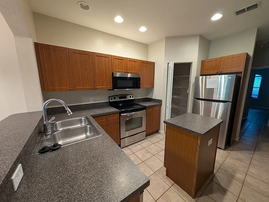 2 bed, 1169 sqft, $2,100 — Photo 1