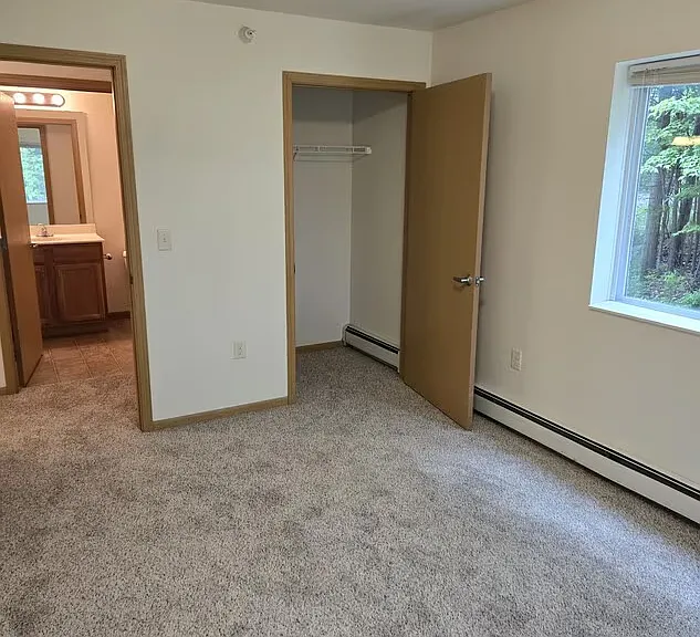 Lakewood Heights Apartments — Photo 14