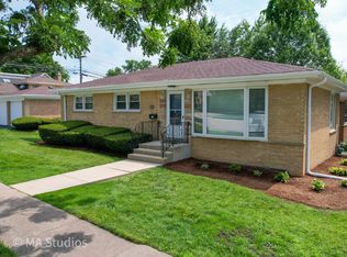 4256 Golf Rd, Skokie, IL 60076