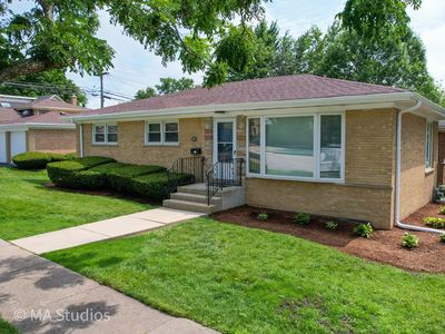 4256 Golf Rd, Skokie, IL, 60076