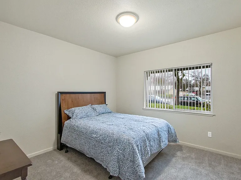 Saratoga West Apartments — Photo 17