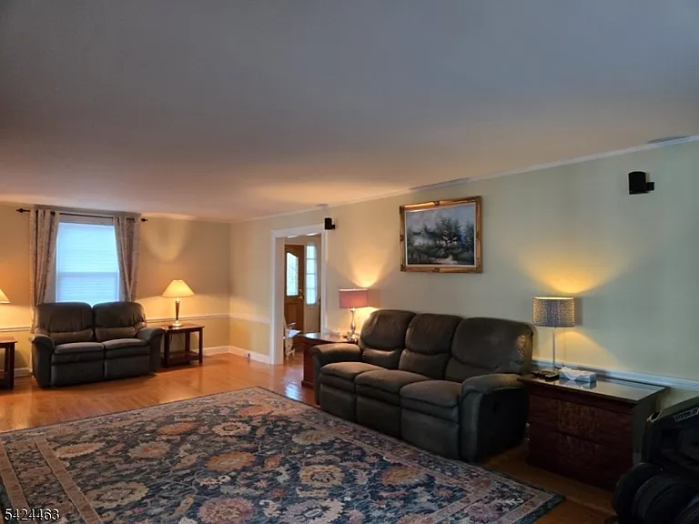 8 Spring Ln — Photo 9